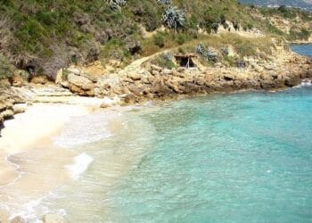 Explore Agios Thomas Beach: Pristine Waters and Stunning Scenery