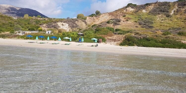 Explore the Clear Waters and Lively Beauty of Kaminia Beach